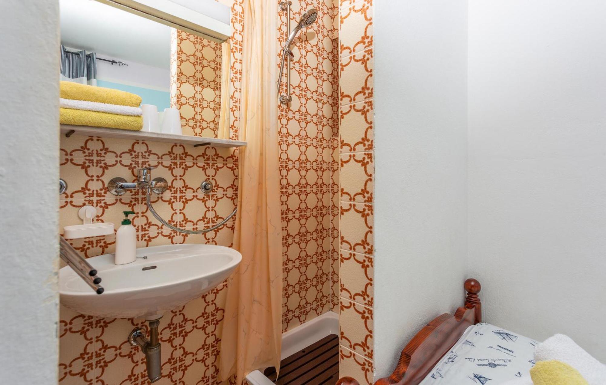 קרק 3 Bedroom Stunning Apartment In Krk מראה חיצוני תמונה