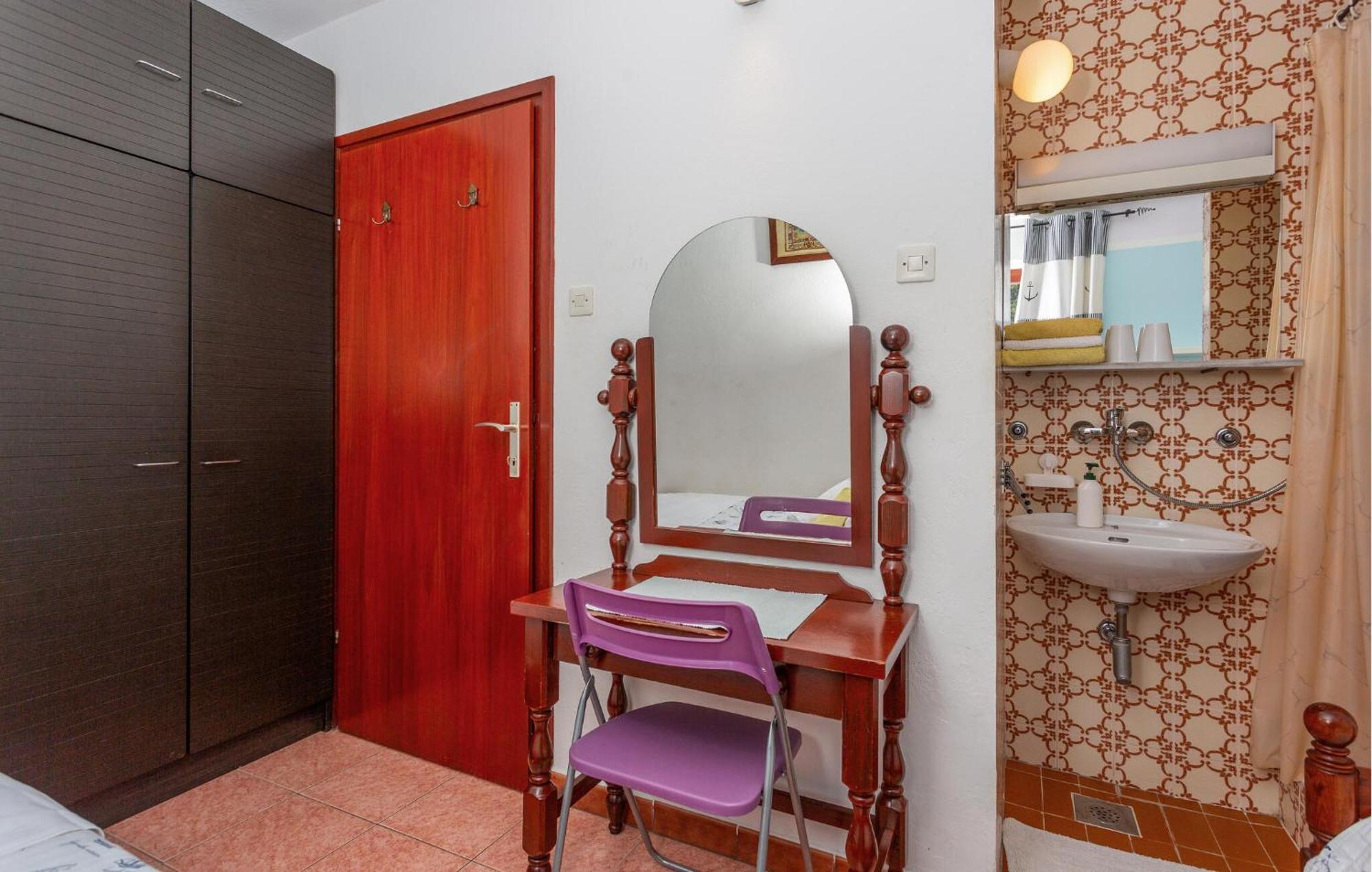 קרק 3 Bedroom Stunning Apartment In Krk מראה חיצוני תמונה