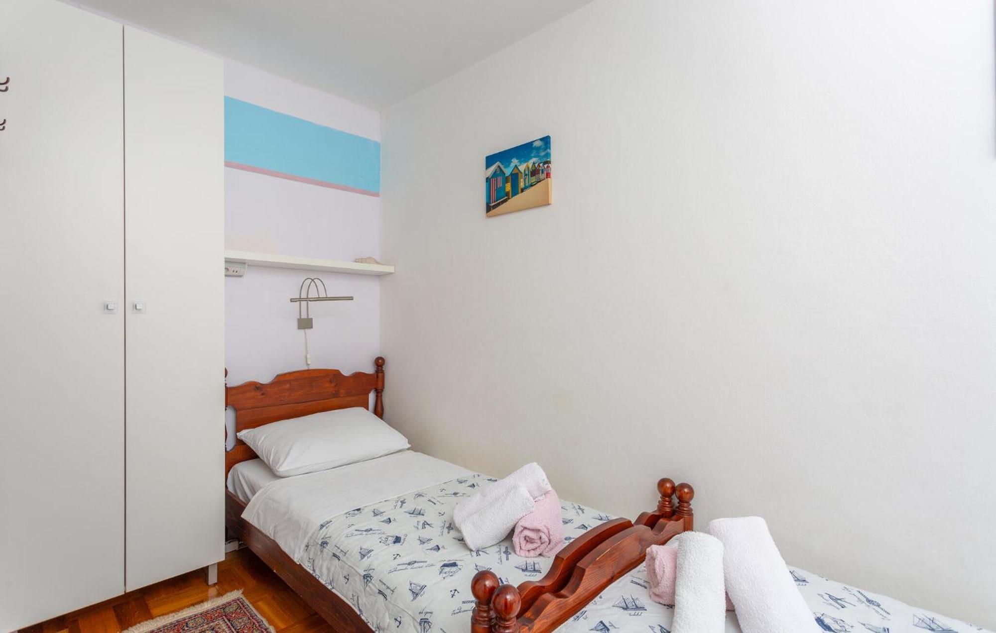 קרק 3 Bedroom Stunning Apartment In Krk מראה חיצוני תמונה