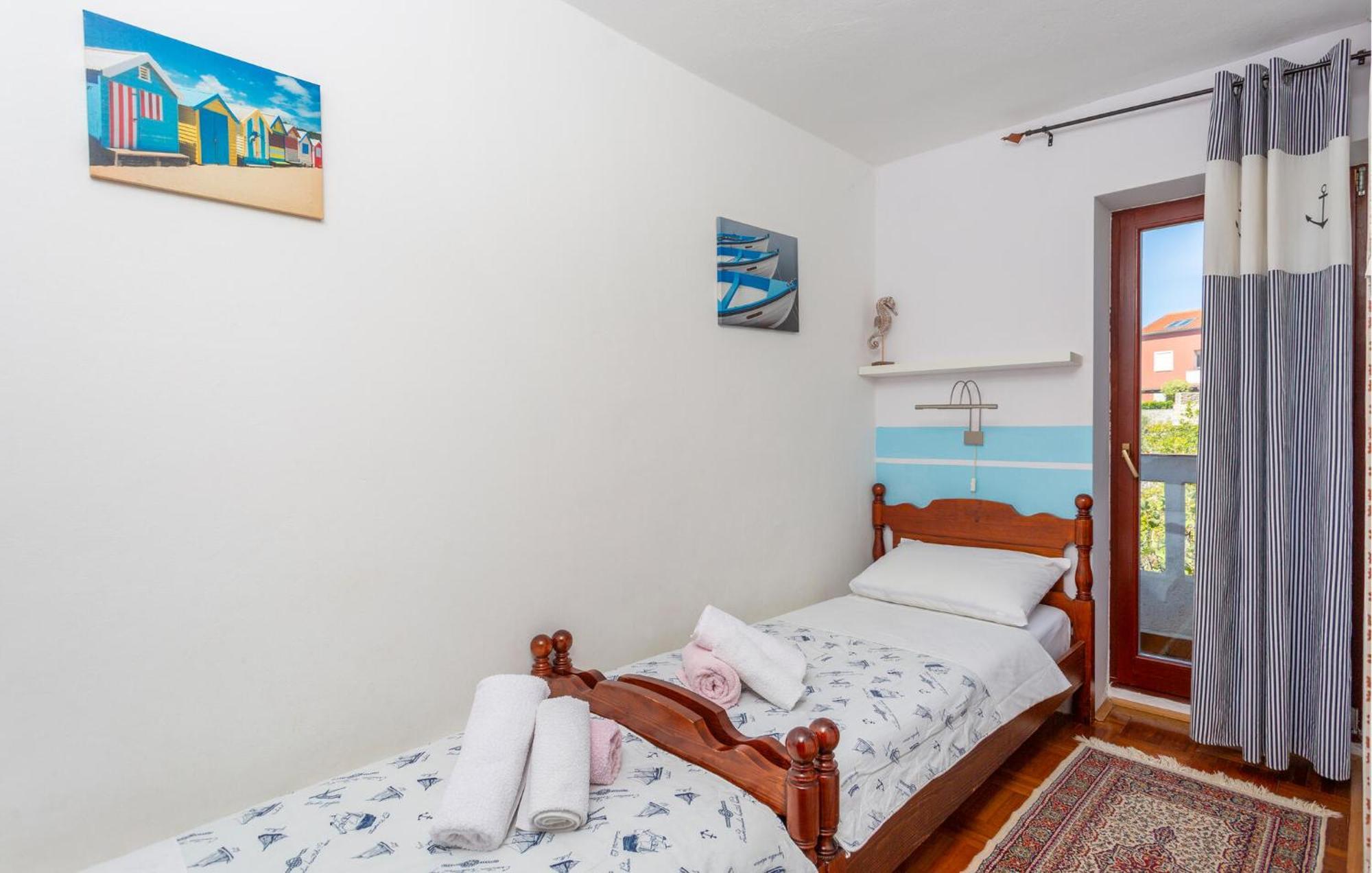 קרק 3 Bedroom Stunning Apartment In Krk מראה חיצוני תמונה