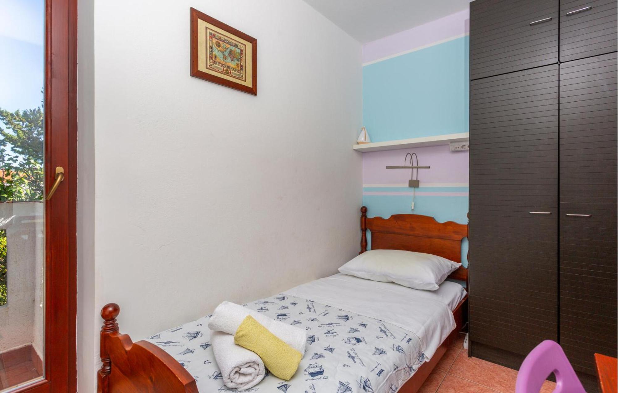 קרק 3 Bedroom Stunning Apartment In Krk מראה חיצוני תמונה