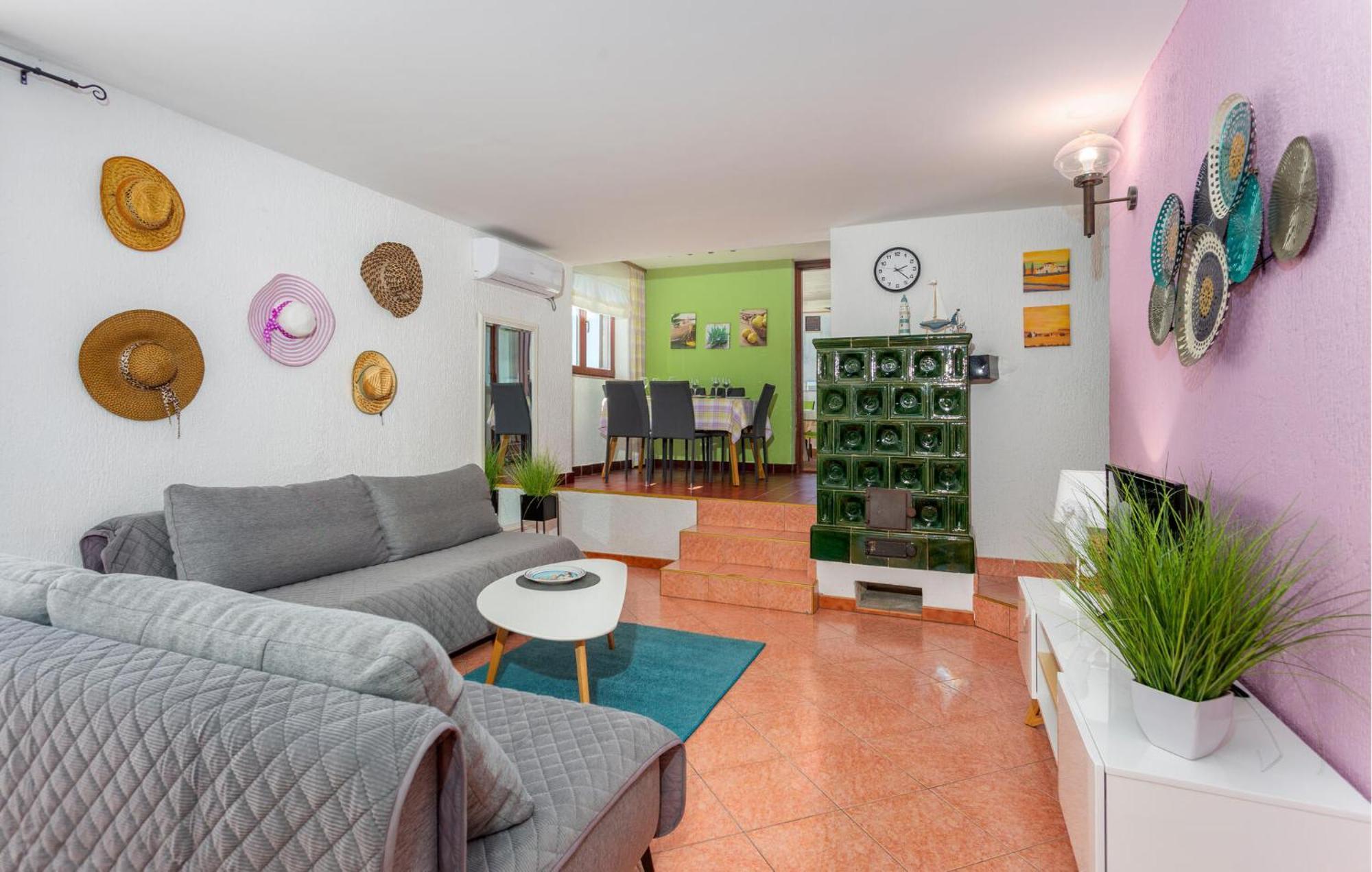 קרק 3 Bedroom Stunning Apartment In Krk מראה חיצוני תמונה