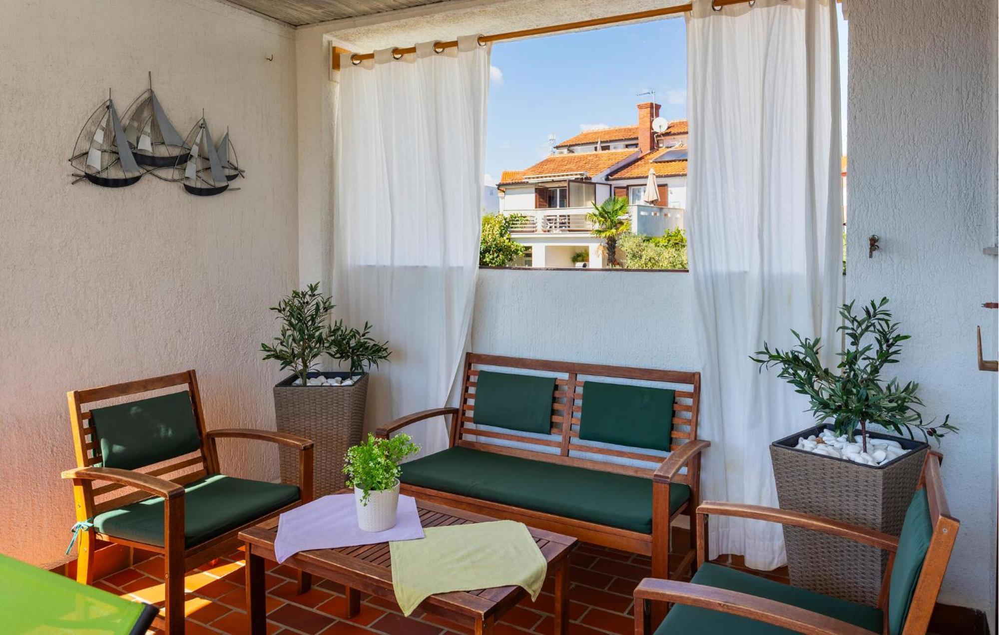 קרק 3 Bedroom Stunning Apartment In Krk מראה חיצוני תמונה