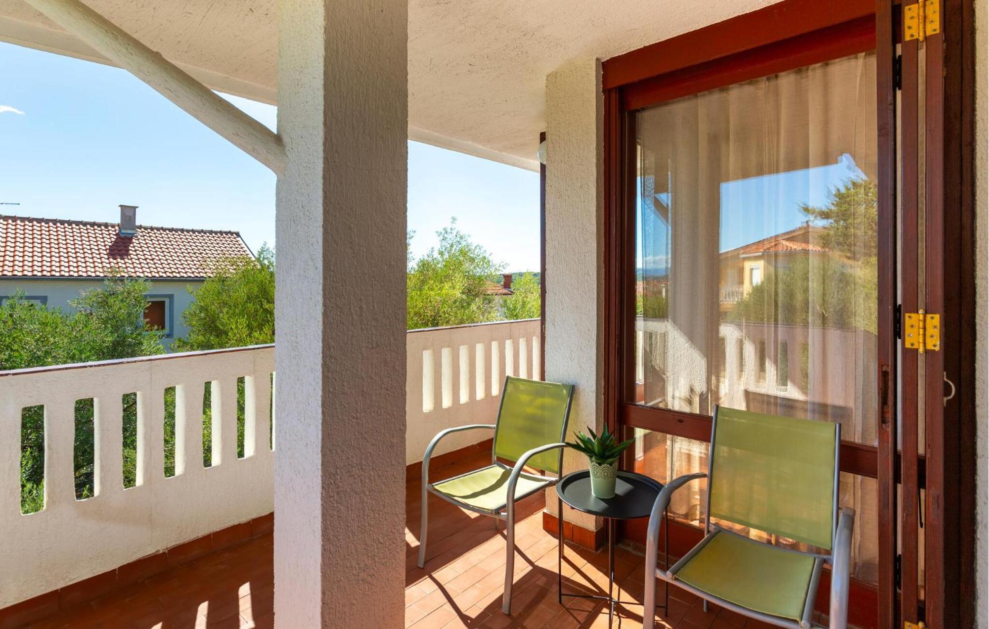 קרק 3 Bedroom Stunning Apartment In Krk מראה חיצוני תמונה
