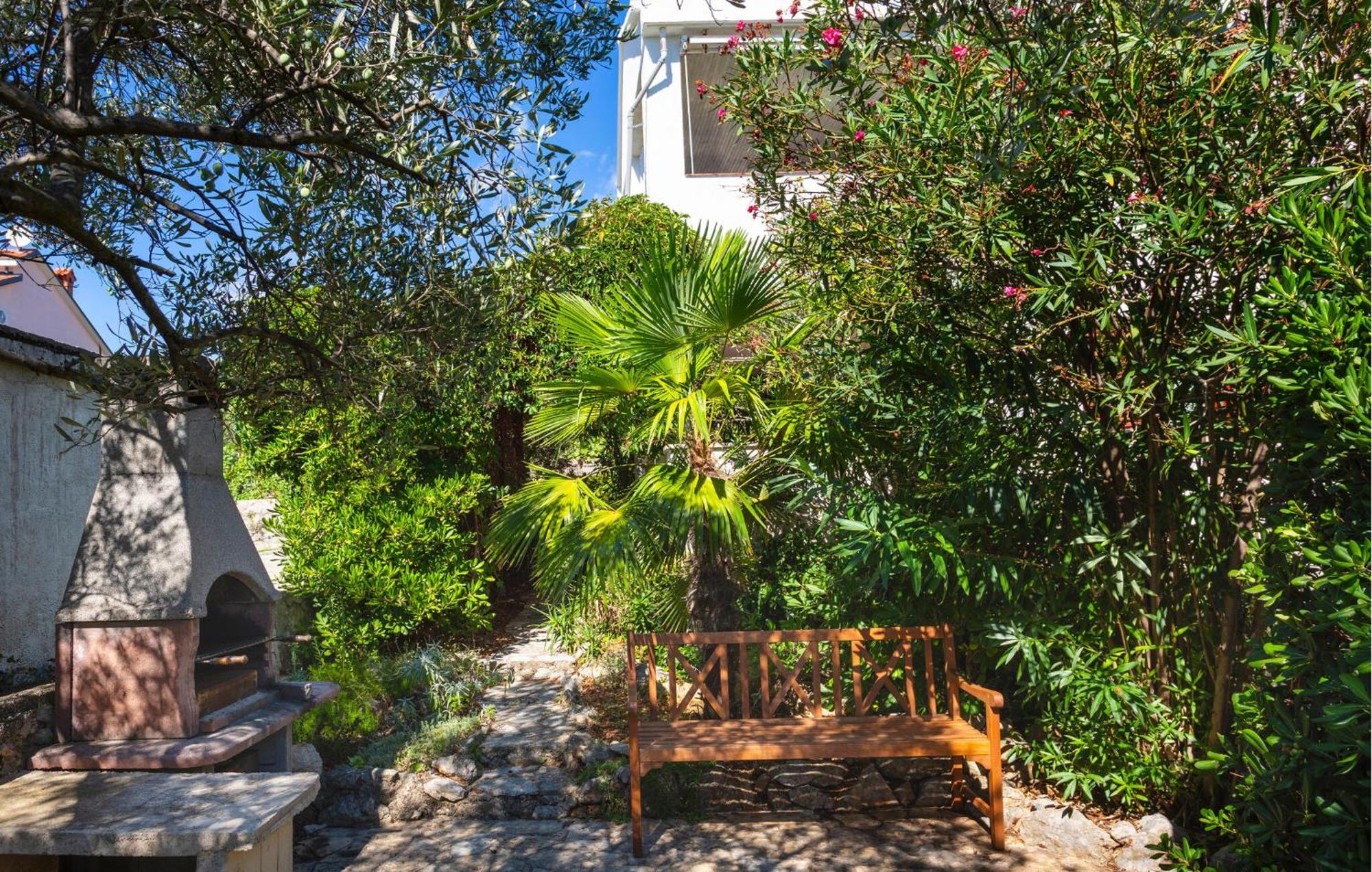 קרק 3 Bedroom Stunning Apartment In Krk מראה חיצוני תמונה